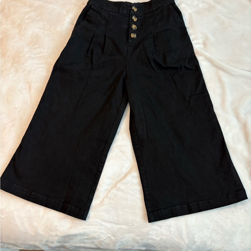 Skies Are Blue
Cropped Wide Leg Pleated Women's Sz S Dark Black Buttoned Pants